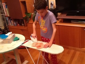 Planchando los vestidos de la Nancy