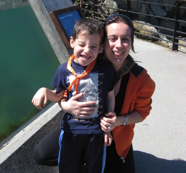 función del auxiliar técnico educativo, cuidador, cuidadora