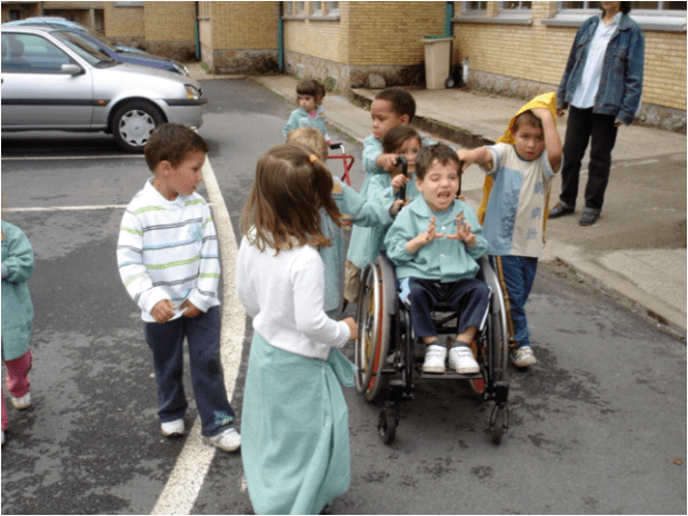 función del auxiliar técnico educativo, cuidador, cuidadora