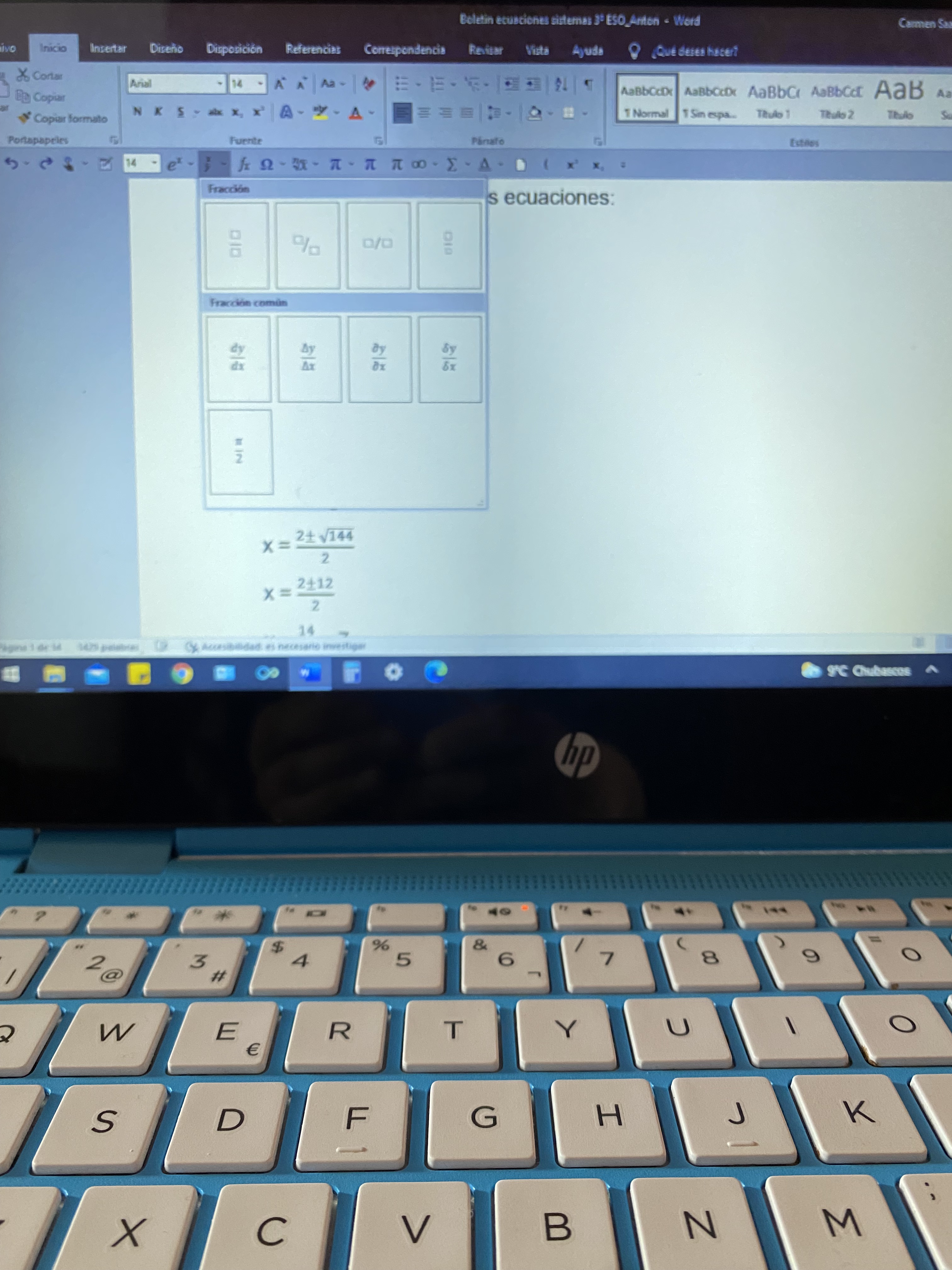 Imagen de la pantalla de un ordenador con un texto de word donde se está resolviendo una ecuación.