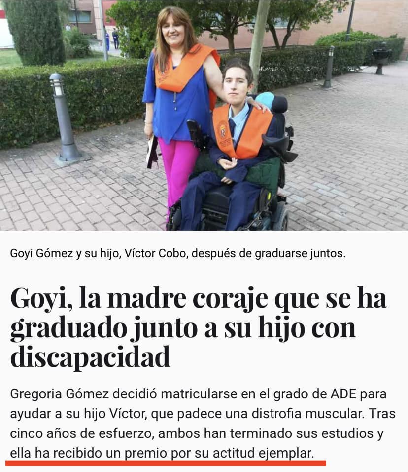 Imagen de una noticia donde aparecen una mujer junto a su hijo usuario de silla de ruedas. Texto: Goyi, la madre coraje que se ha graduado junto a tu hijo con discapacidad. Gregoria Gómez decidió matricularse en el grado de ADE para ayudar a su hijo Víctor, que padece distrofia muscular. Tras cinco años de esfuerzo, ambos han terminado sus estudios y ella ha recibido un premio por su actitud ejemplar.