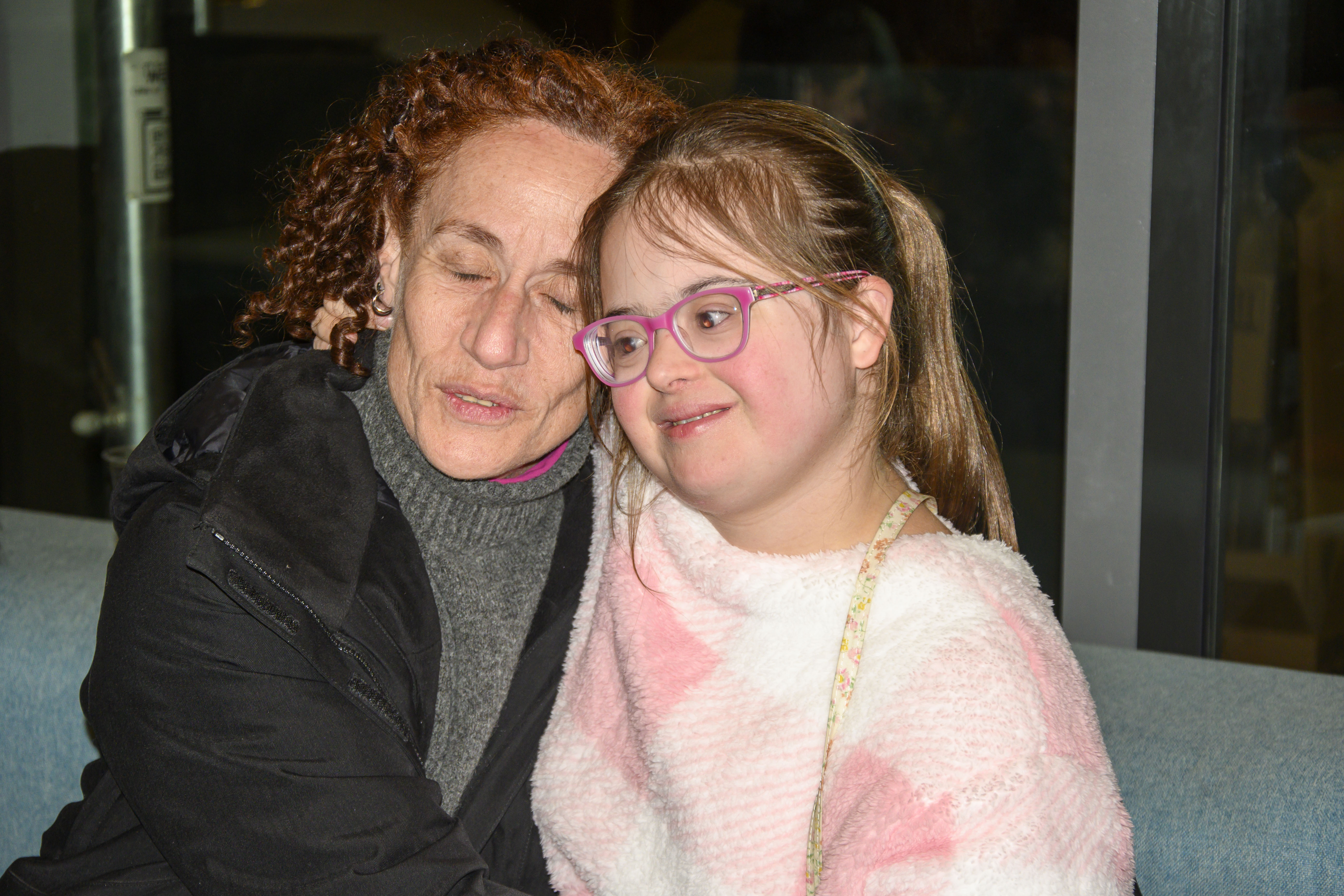 Imagen de Indira y yo abrazadas