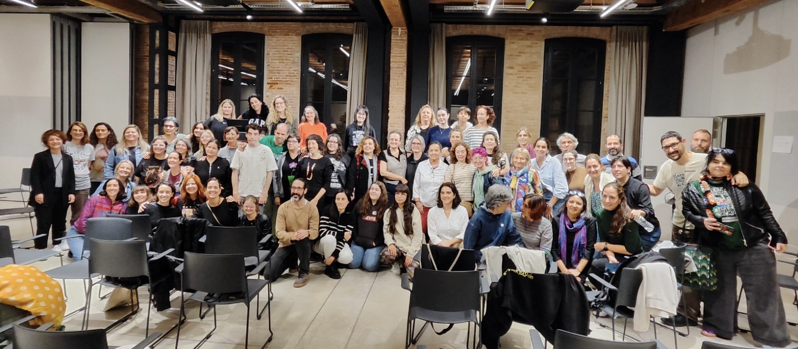 Foto de familia de todos y todas las asistentes a las jornadas.